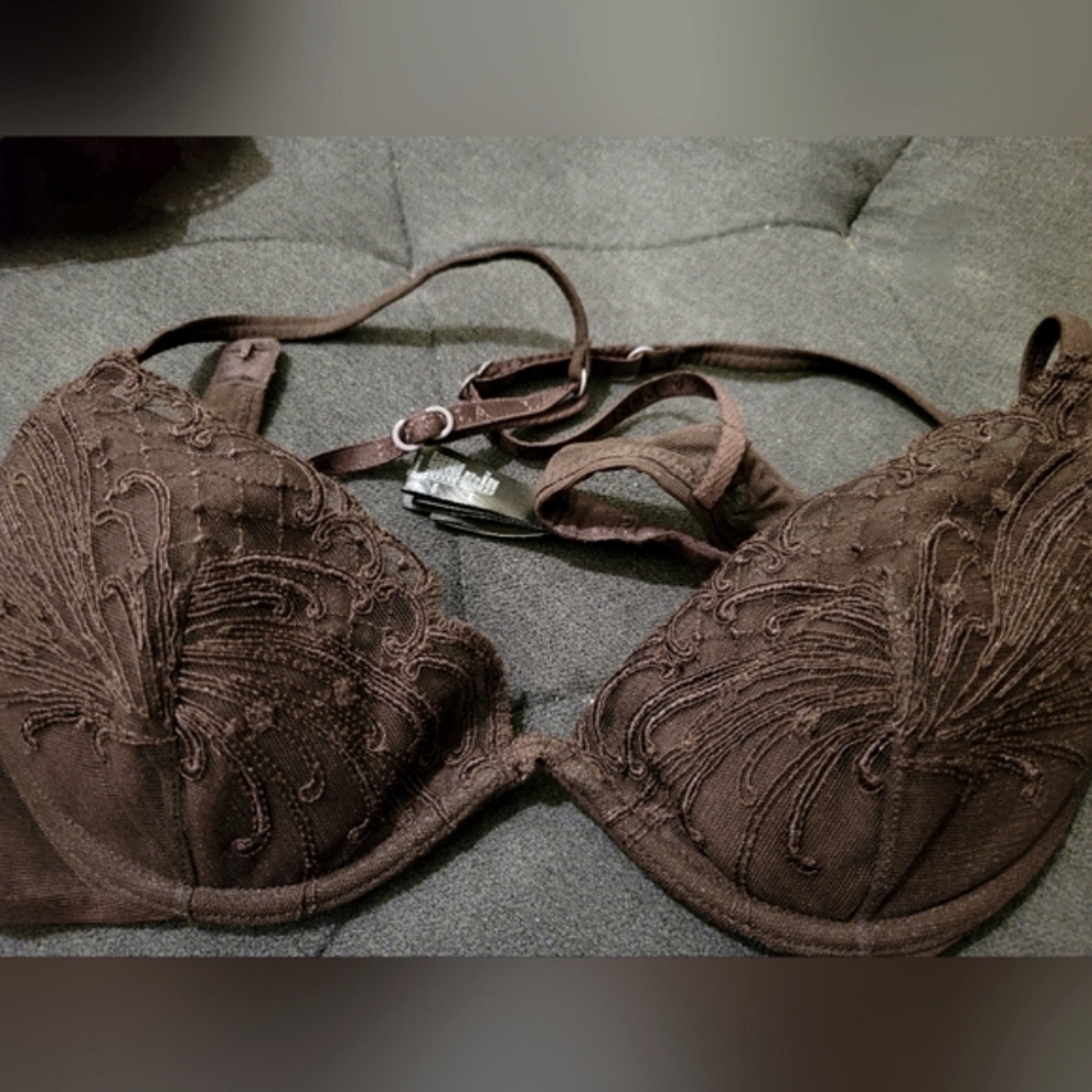 La Perla 34A Elegant Embroidered Bra
